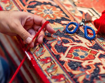 خدمات تخصصی و حرفه ای رفوی فرش در قالیشویی اکباتان